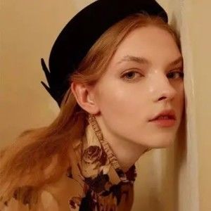 Meet your Posher, Leeta